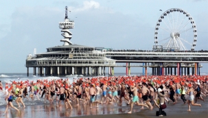 Hollanda'da Geleneksel Yılbaşı Dalışları Etkinlikleri Sert Rüzgâr Nedeniyle İptal Edildi