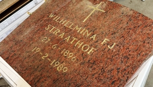 Hollanda'da İkinci El Mağazasındaki Eşyalar Arasında Mezar Taşının Bulunması Şaşırttı