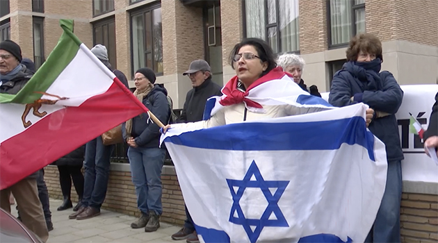 Hollanda’da İran’daki Protestolara Destek Gösterilerinde İsrail Bayrağı