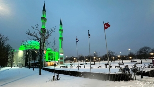 Hollanda'da Kar Manzaraları Büyüledi: Rotterdam'daki Mevlana Camisi Dikkat Çekti