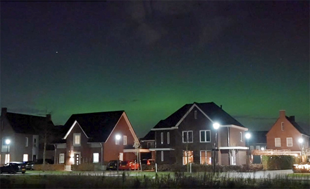 Hollanda’da Nadir Görülen Kuzey Işıkları Gökyüzünü Aydınlattı