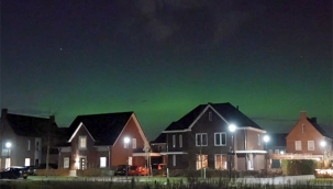 Hollanda’da Nadir Görülen Kuzey Işıkları Gökyüzünü Aydınlattı