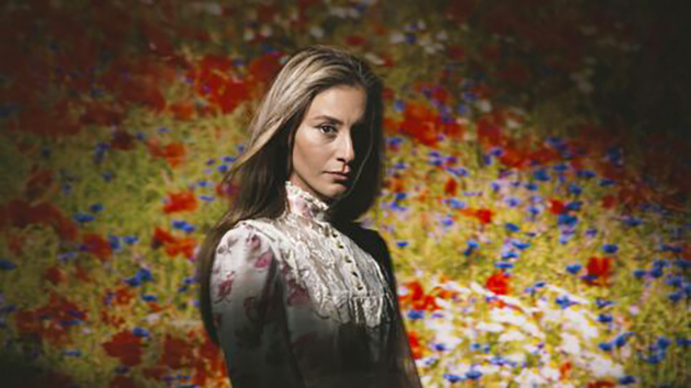 Hollanda’da Oyuncu Dilan Yurdakul, Ailesinin Göç Hikayesini Sahnelemeye Başladı