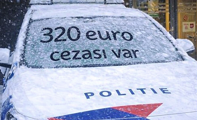 Hollanda’da Polis, Araçlarını Kar Ve Buzdan Temizlemeyen Sürücülere ‘Para Cezası’ Uyarısı