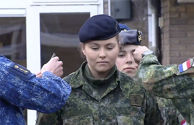 Hollanda’da Prenses Amalia Askeri Eğitimini Tamamladı: Onbaşı Rütbesine Terfi Etti