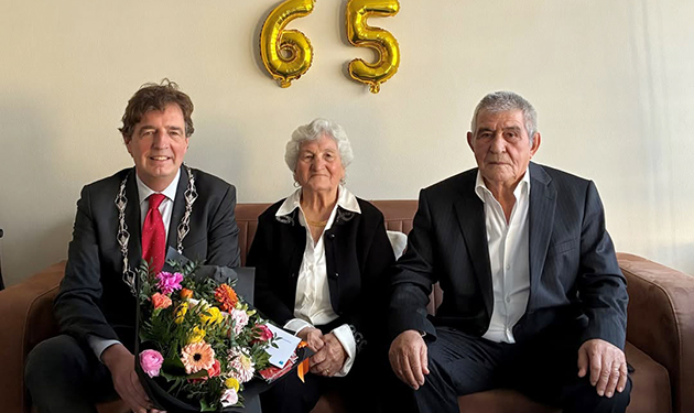 Hollanda’da Türk Çiftin 65 Yıllık Evliliğine Belediye Başkanından Ziyaret