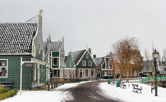 Hollanda’nın Büyük Bölümünde Bugün “Turuncu Alarm”: Buzlanma Tehlikeli Kayganlığa Yol Açıyor