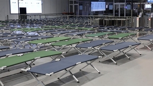 Schiphol'de Binlerce Yolcu Geceyi Havalimanında Geçirdi