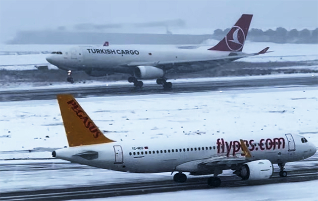 Schiphol’de Kar Nedeniyle Bugün De 400’den Fazla Uçuş İptal Edildi