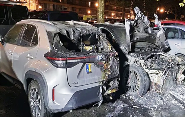 Yılbaşı Gecesinde Hollanda’da 361 Araç Yandı