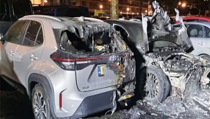 Yılbaşı Gecesinde Hollanda'da 361 Araç Yandı