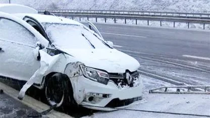 Hollanda’da Buzlanma Nedeniyle Onlarca Küçük Trafik Kazası