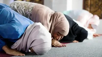 Hollanda’da Önemli Karar: Devlet Okulu, Müslüman Öğrenciyi Namaz Nedeniyle Ayrımcılığa Uğrattı