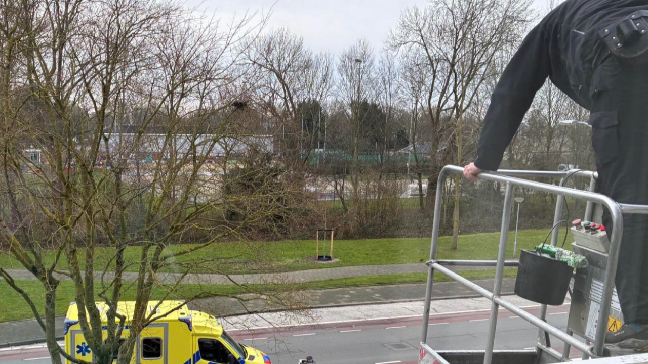 Hollanda'nın Dordrecht Kentindeki Cam Silicisinden Alkışlanacak Hareket