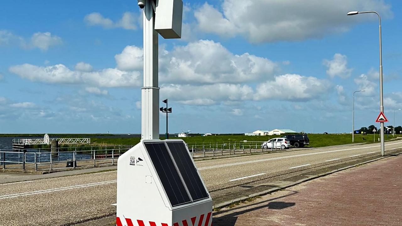 Hollanda’da “Focusflitser” Seyir Halindeki Sürücülere Göz Açtırmıyor