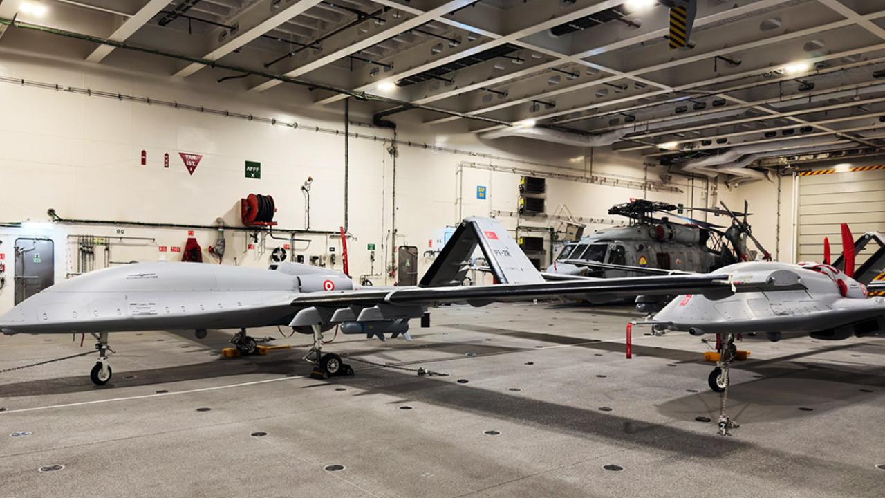 Rotterdam Limanı’nda TCG Anadolu’da Savunma Sanayii Fuarı