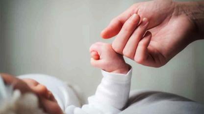 Rotterdam’da Saatlerce Yalnız Bırakılan 2 Yaşındaki Çocuk Koruyucu Ailede