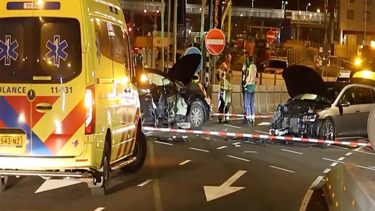 Zaandam’da İki Aracın Çarpıştığı Kazada Sekiz Kişi Yaralandı