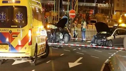 Zaandam’da İki Aracın Çarpıştığı Kazada Sekiz Kişi Yaralandı