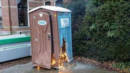 Hollanda’da Esrarengiz Yangınlar! Aynı Kentte Beşinci Kez Mobil Tuvalet Kül Oldu