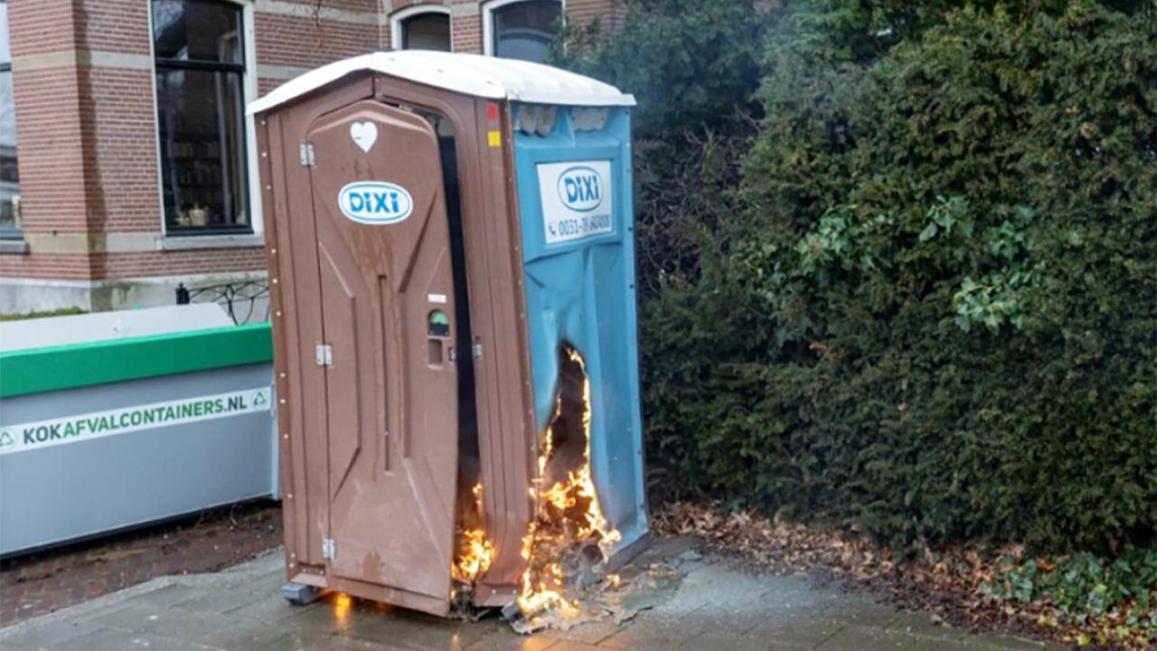 Hollanda’da Esrarengiz Yangınlar! Aynı Kentte Beşinci Kez Mobil Tuvalet Kül Oldu