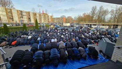 Hollanda’da Ramazan Bayramı Coşkusu: Ülkedeki Camiler Dolup Taştı