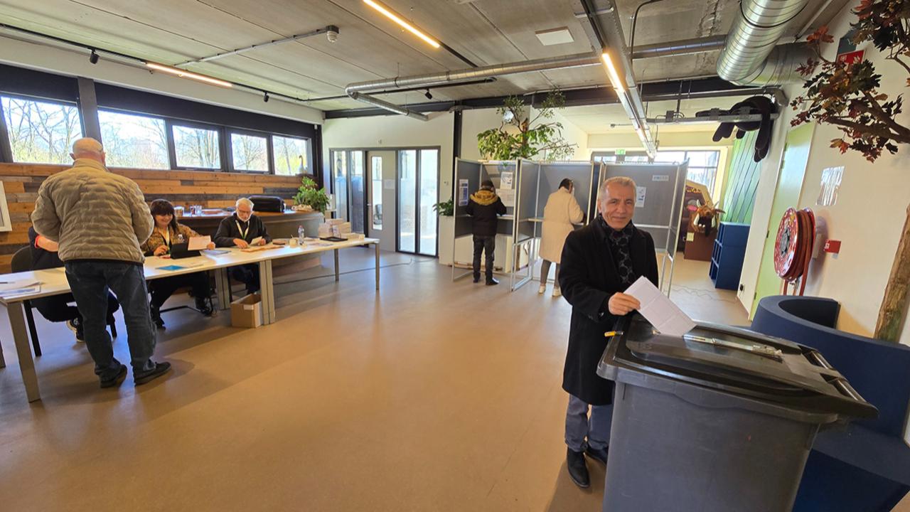 Hollanda'da Seçmeneler Dün Sandığa Gitti: Katılım Arttı, Seçimin Kazananı Yerel Partiler Oldu