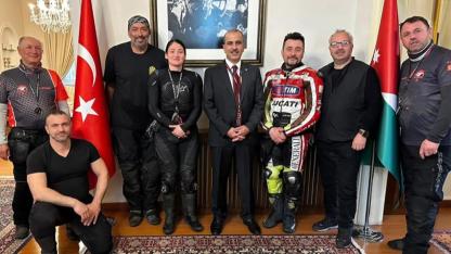 Hollanda’dan Umre’ye Motosikletle Yola Çıktılar: T-Bikers Amman’a Ulaştı