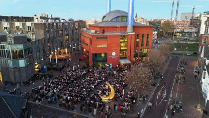 Hollanda’nın Utrecht Kentinde Yaklaşık Bin kişi Cami Meydanındaki İftarda Bir Araya geldi