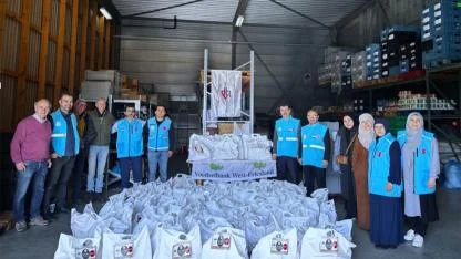 Hoorn’da 110 Gıda Paketi İhtiyaç Sahiplerine Teslim Edilmek Üzere Gıda Bankasına Teslim Edildi