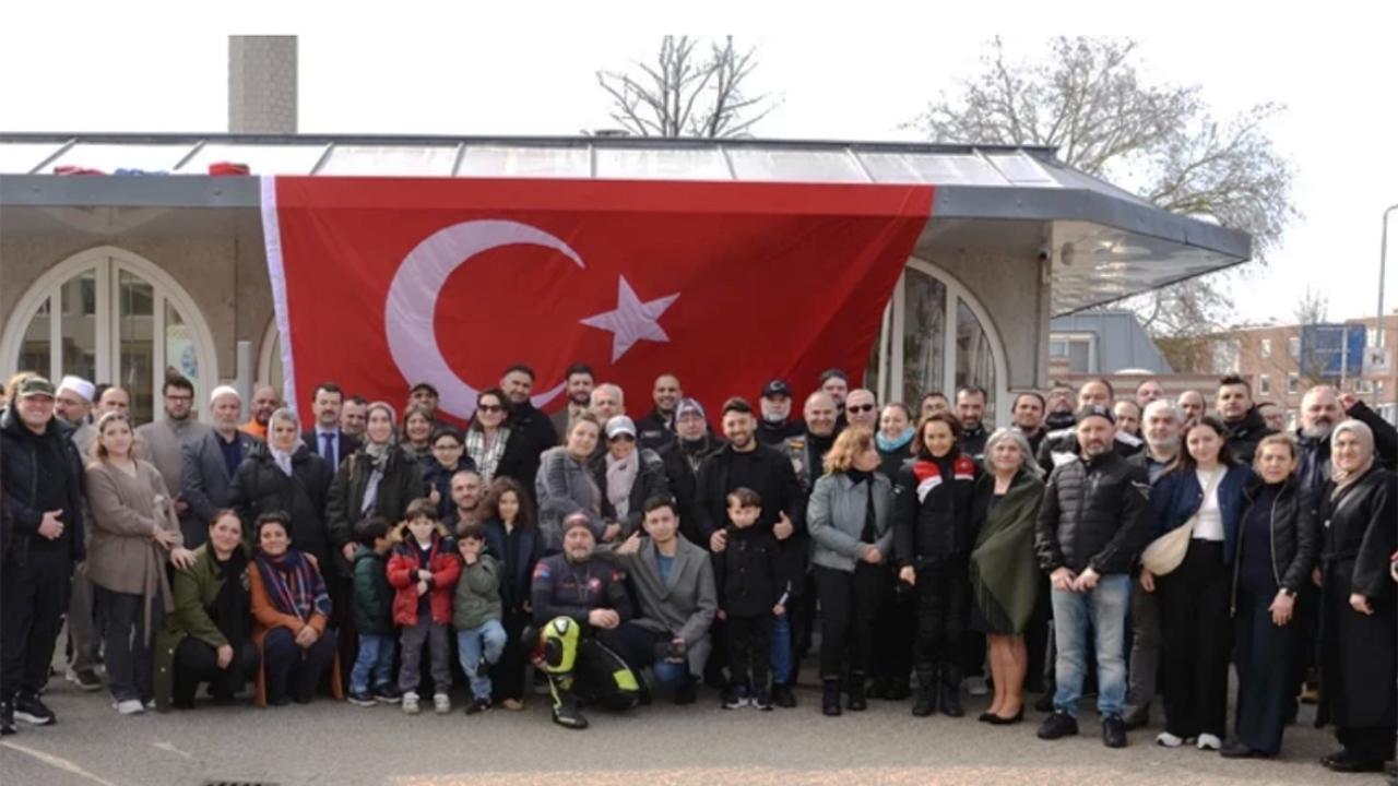 Hollanda'dan 11 Kişilik T-Bikers Ekibi Mekke'ye Uğurlandı