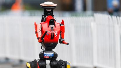 Çin’deki Yarı Maraton Yarışında İnsanları Geride Bırakan 'Robot' Birinci Oldu