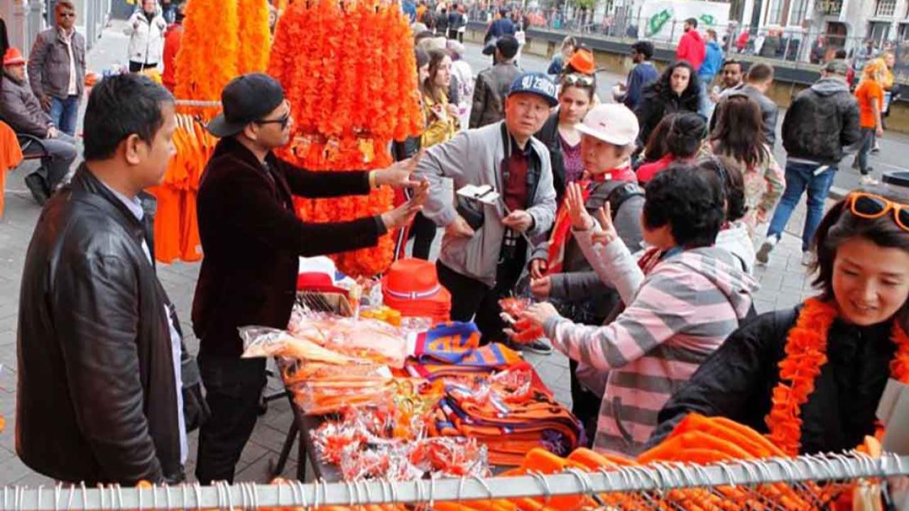 Hollanda Turuncuya Büründü: Kral Günü Coşkusu Sokaklara Taştı