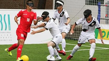 Hollanda'da Bir İlk! Görme Engelliler İçin Özel Futbol Sahası Açıldı: "Burada Sesler Yol Gösteriyor"