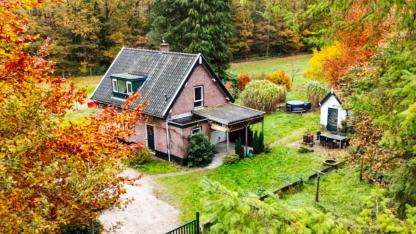 Hollanda'da Çok Ucuza Satışa Sunulan Romantik Ev İçin Onlarca Kişi Sıraya Girdi