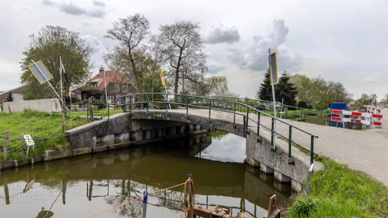 Hollanda'da Hukuki Sorunlar Yüzünden Köprü Satışa Çıkartıldı