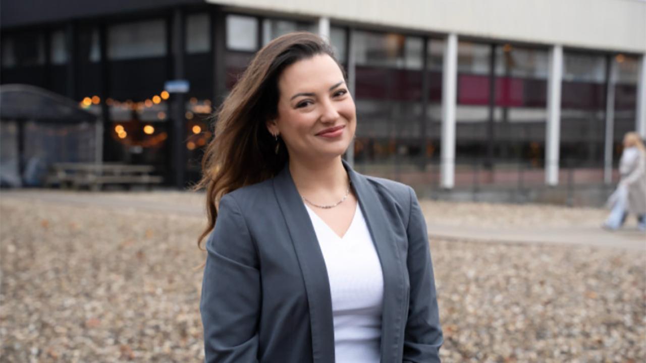 Hollanda'da İki Kültür Arasında Büyüyen Elif Işıtman: “Çifte Kimlik İnsanı Daha Esnek Yapıyor”