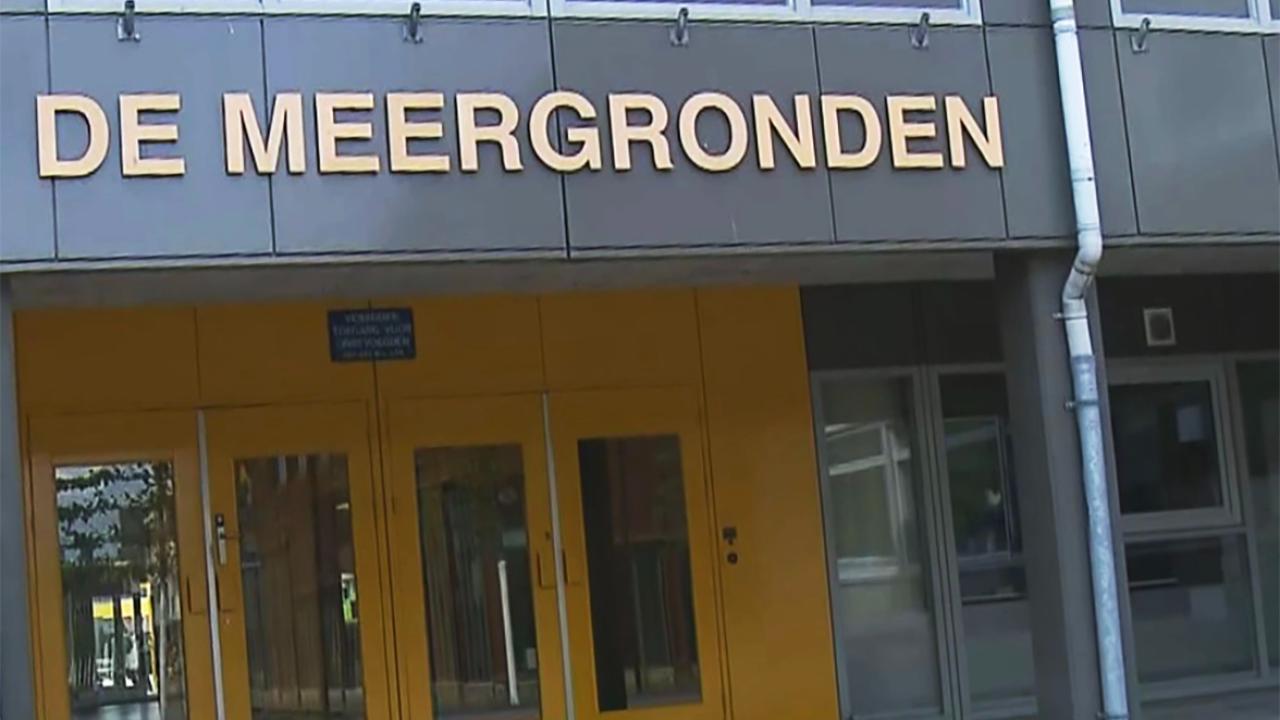 Hollanda'da Okulda Alarm: Güvenlik Endişesiyle Kapılar Kapatıldı