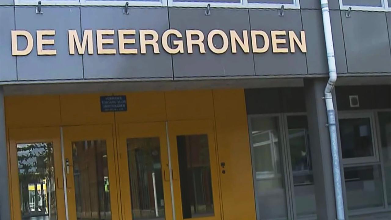 Hollanda'da Okulda Alarm: Güvenlik Endişesiyle Kapılar Kapatıldı