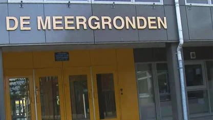 Hollanda'da Okulda Alarm: Güvenlik Endişesiyle Kapılar Kapatıldı