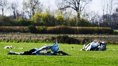 Hollanda’da Spor Uçak Kazası: Otoyol Kenarına Düştü, 1 Kişi Hayatını Kaybetti