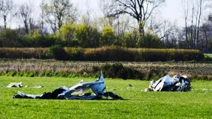 Hollanda’da Spor Uçak Kazası: Otoyol Kenarına Düştü, 1 Kişi Hayatını Kaybetti