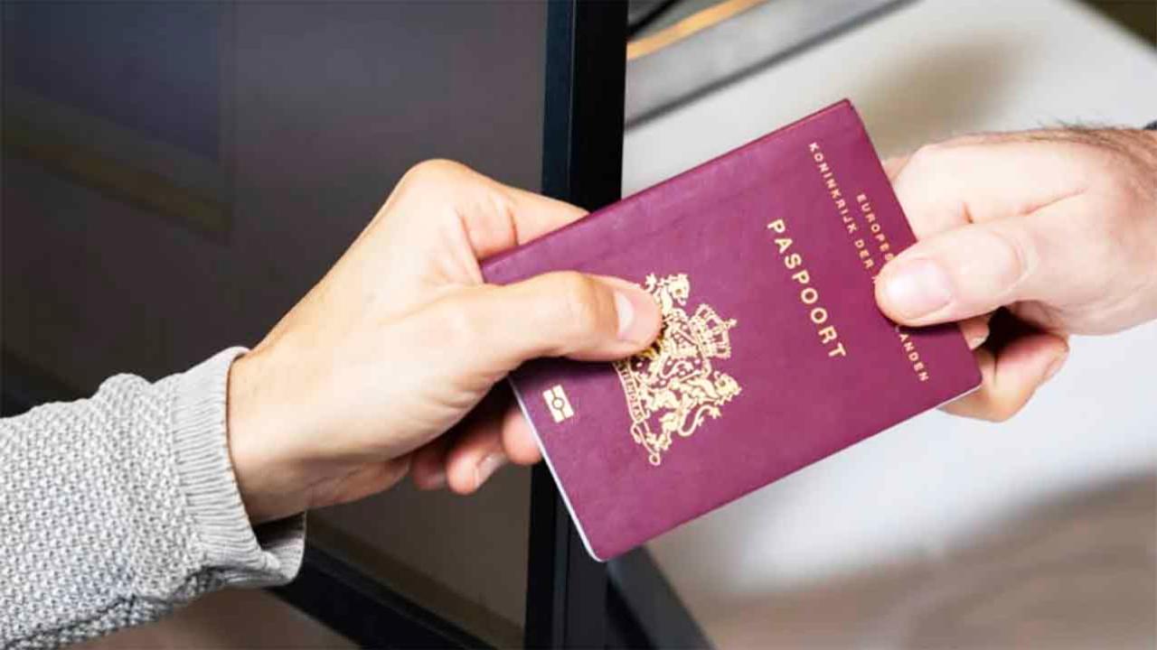 Hollanda’da Yerel Yönetimlerden Yaz Tatili Öncesi Pasaport ve Kimlik Kartı Uyarısı
