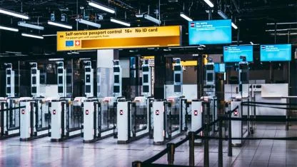 Hollanda'da Yeni Dijital Sınır Kontrol Sistemi Yürürlüğe Girdi: Schiphol da Uzun Kuyruklar Oluştu