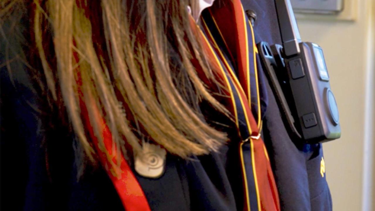 Hollanda'da Trenlerde Yeni Dönem: Kondüktörlere Yaka Kamerası Takıldı