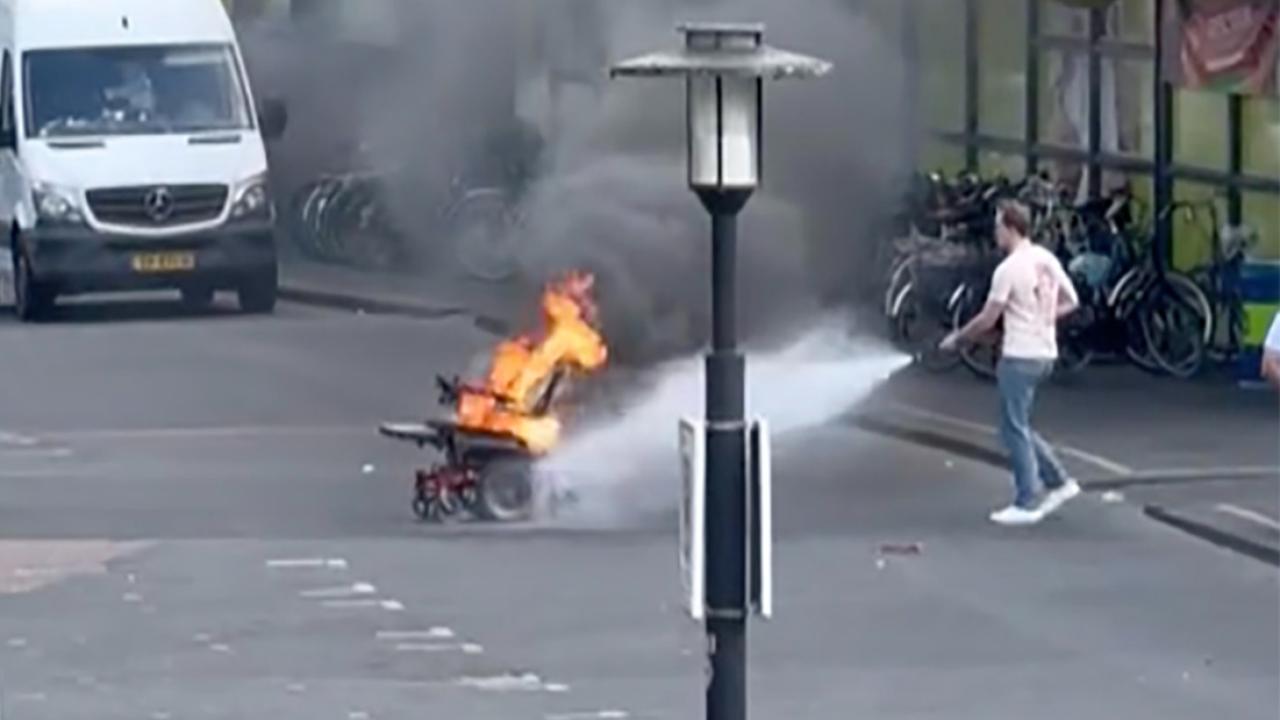 Utrecht’te Dehşet: Elektrikli Tekerlekli Sandalyedeki Engelli Adamı Ateşe Verdiler
