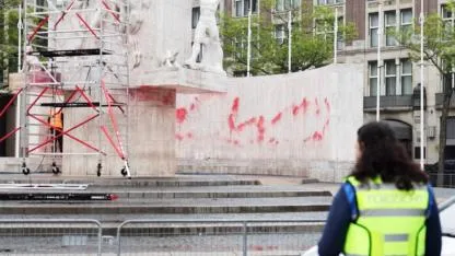Amsterdam  Dam Meydanı’ndaki Ulusal Anıt'a 'Kırmızı Boya' Saldırısı